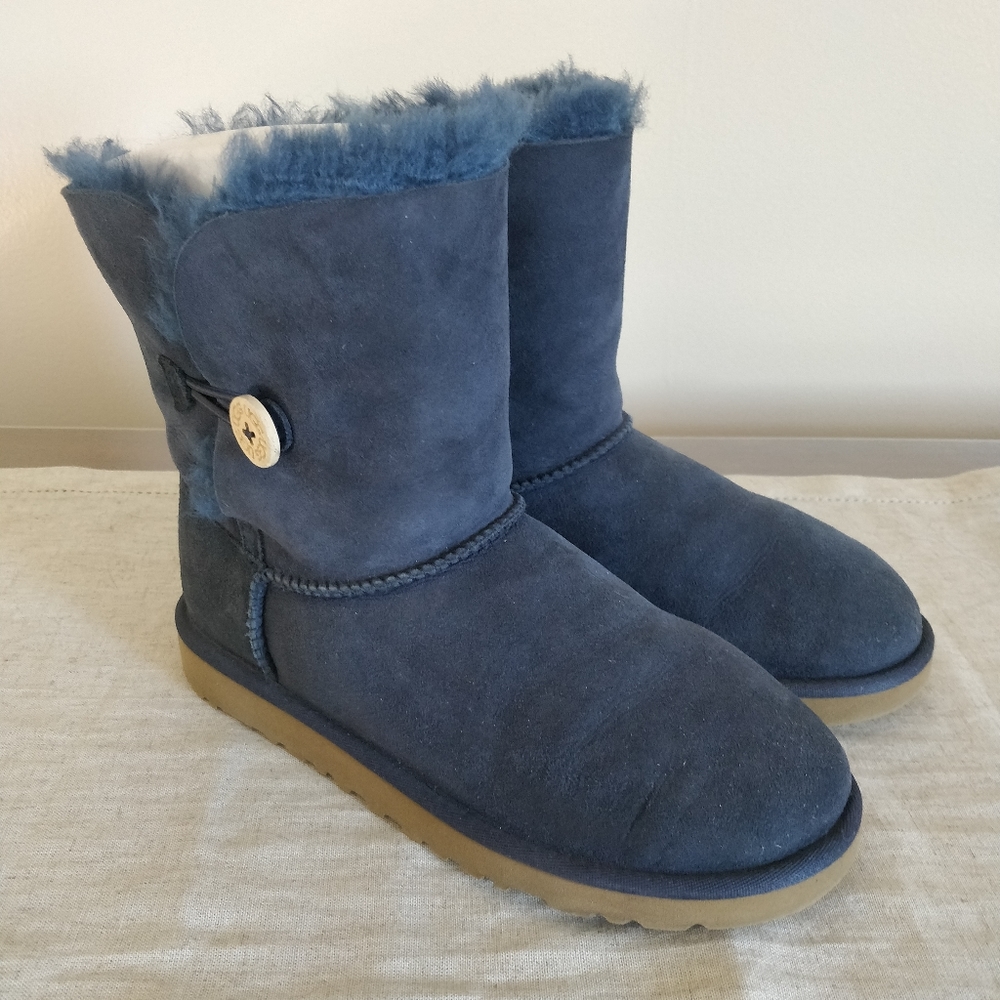 Ugg Bailey Button - image 1